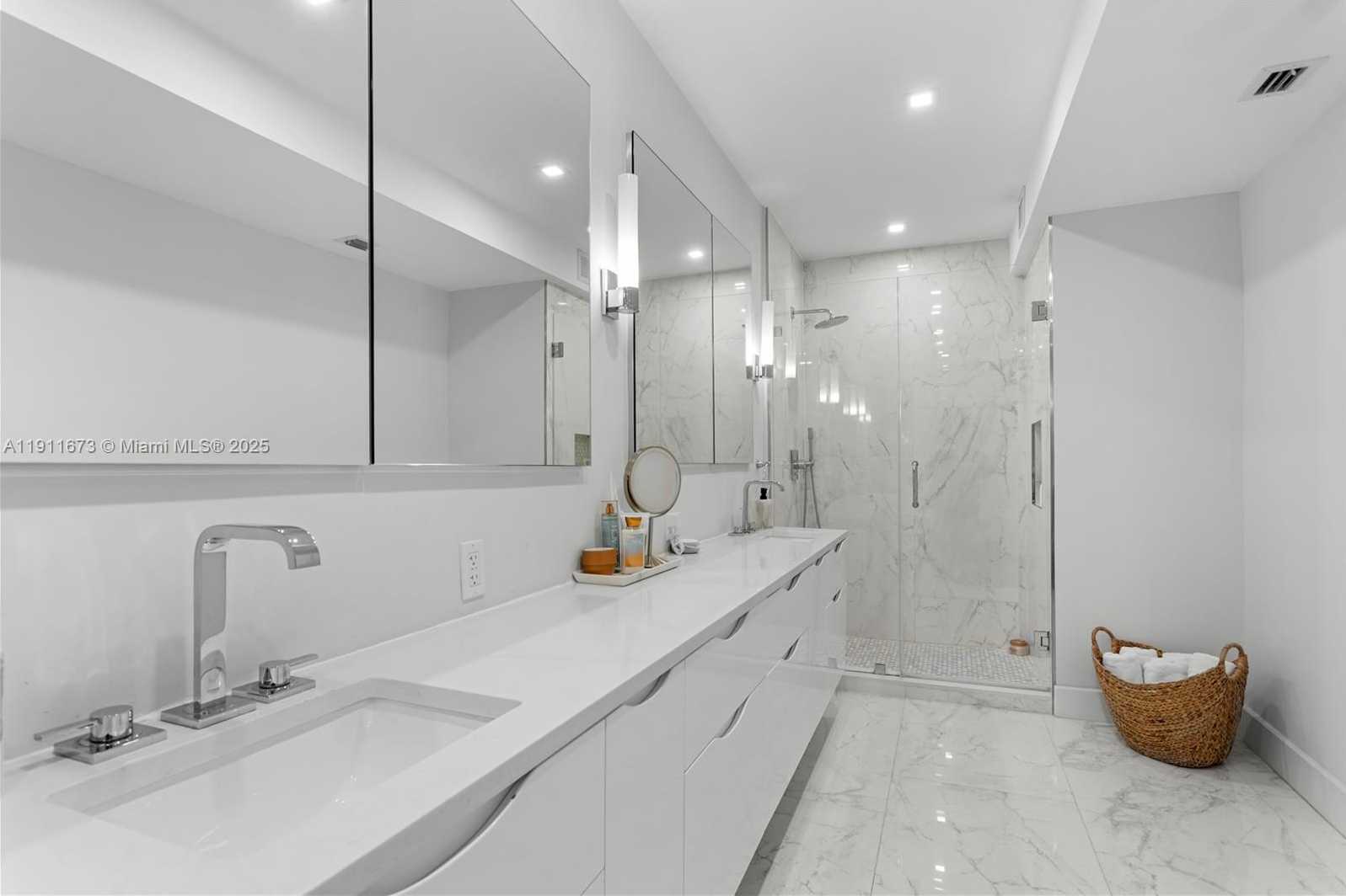 Small Image of 5001 COLLINS AVE #PH-1, Miami Beach Number 25