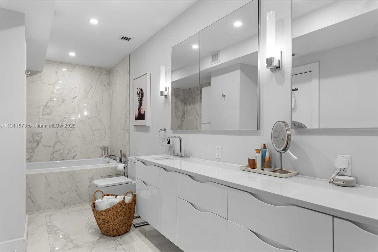 Small Image of 5001 COLLINS AVE #PH-1, Miami Beach Number 26