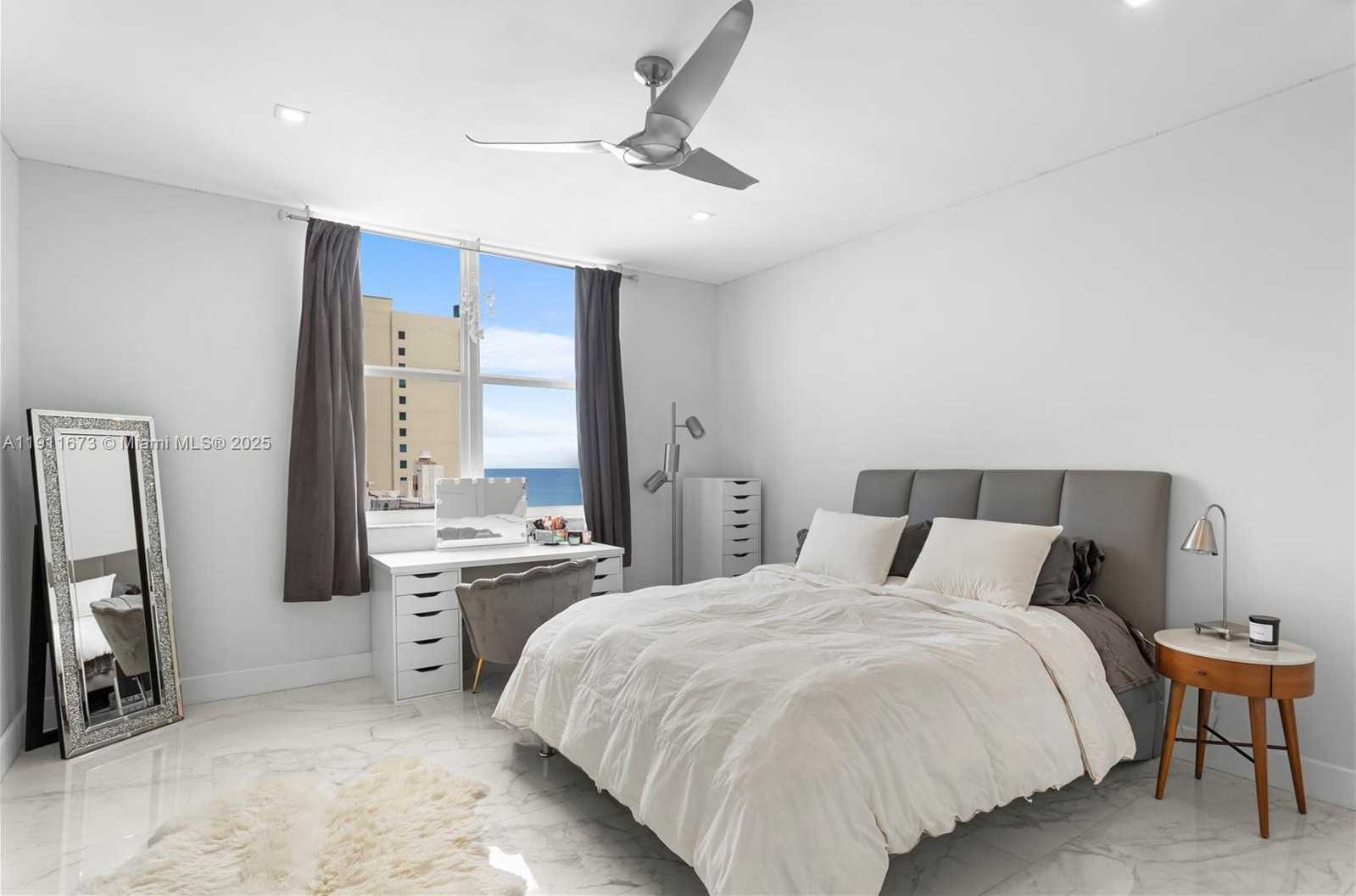 Small Image of 5001 COLLINS AVE #PH-1, Miami Beach Number 30