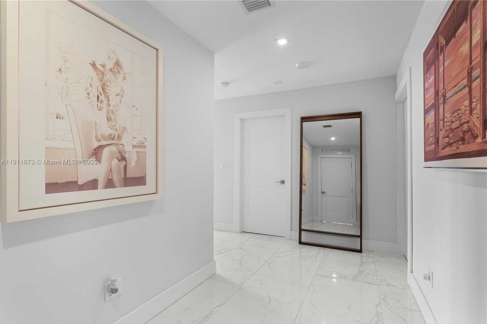 Small Image of 5001 COLLINS AVE #PH-1, Miami Beach Number 35