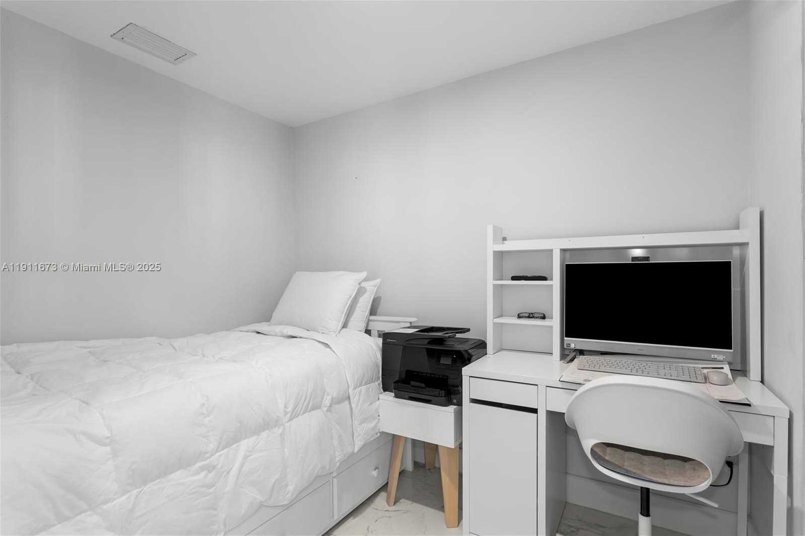 Small Image of 5001 COLLINS AVE #PH-1, Miami Beach Number 37