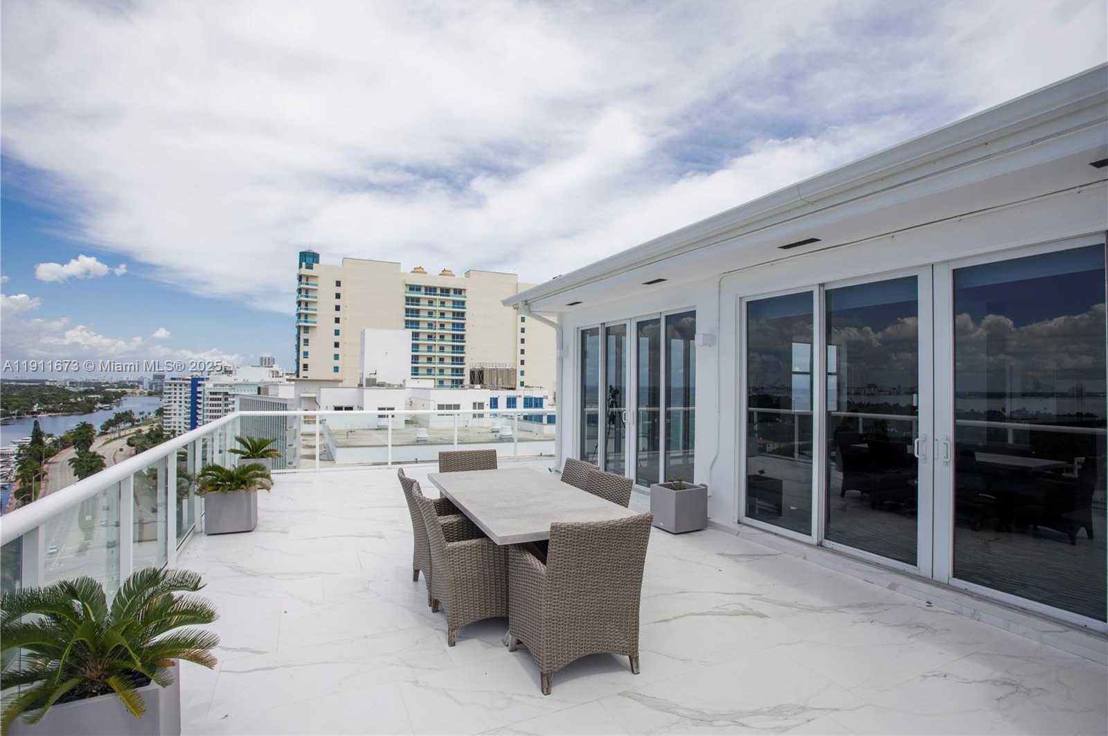Small Image of 5001 COLLINS AVE #PH-1, Miami Beach Number 46