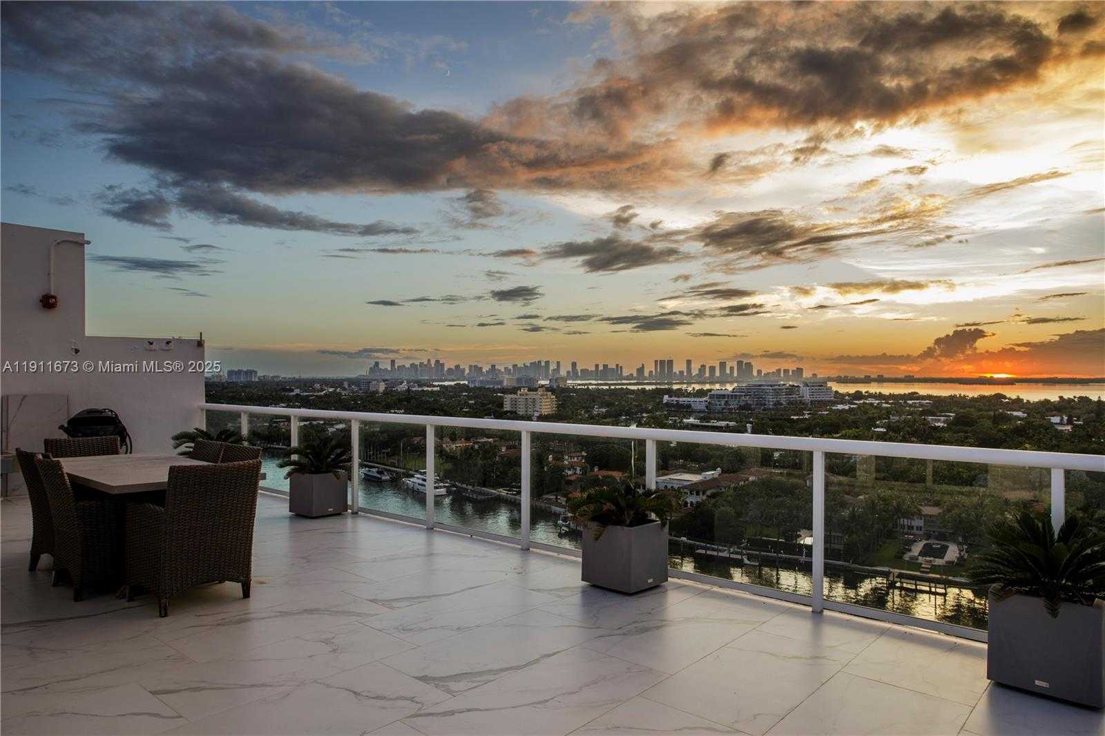 Small Image of 5001 COLLINS AVE #PH-1, Miami Beach Number 54