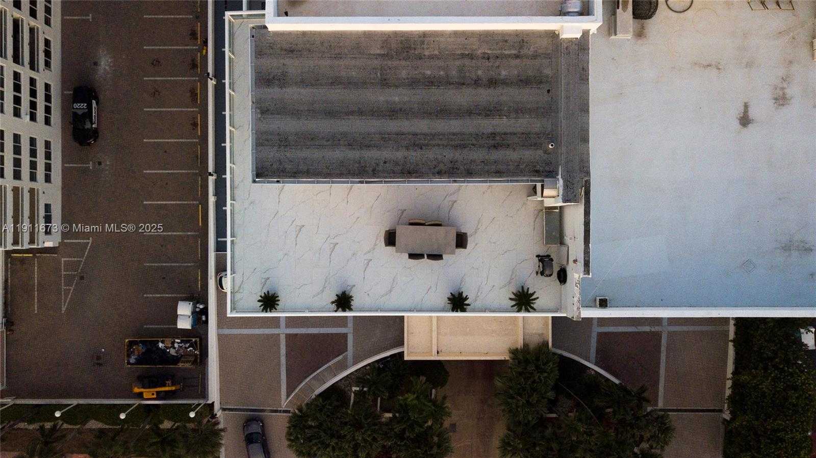 Small Image of 5001 COLLINS AVE #PH-1, Miami Beach Number 58