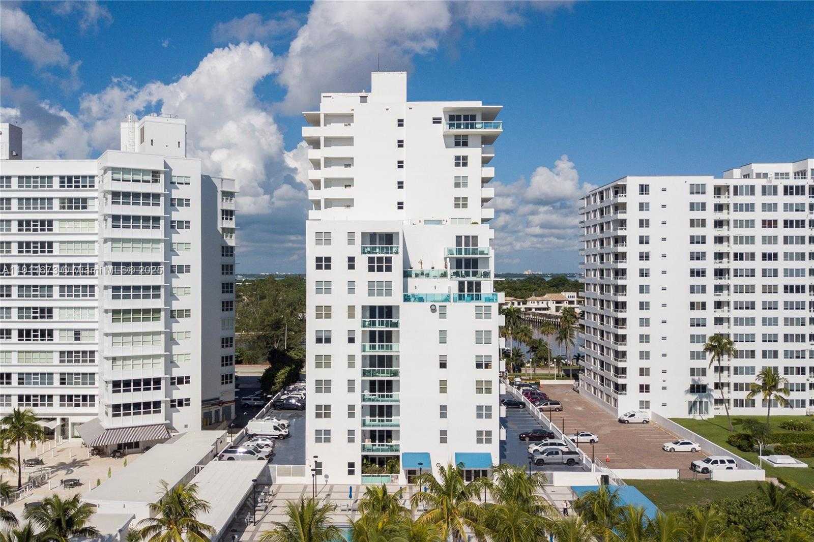 Small Image of 5001 COLLINS AVE #PH-1, Miami Beach Number 60