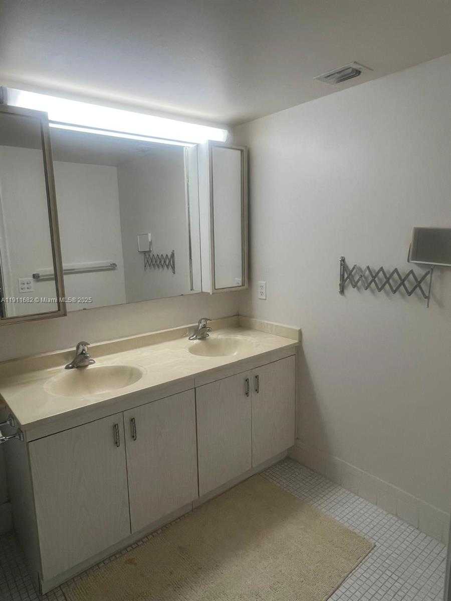 Small Image of 3102 PORTOFINO PT #M2, Coconut Creek Number 20