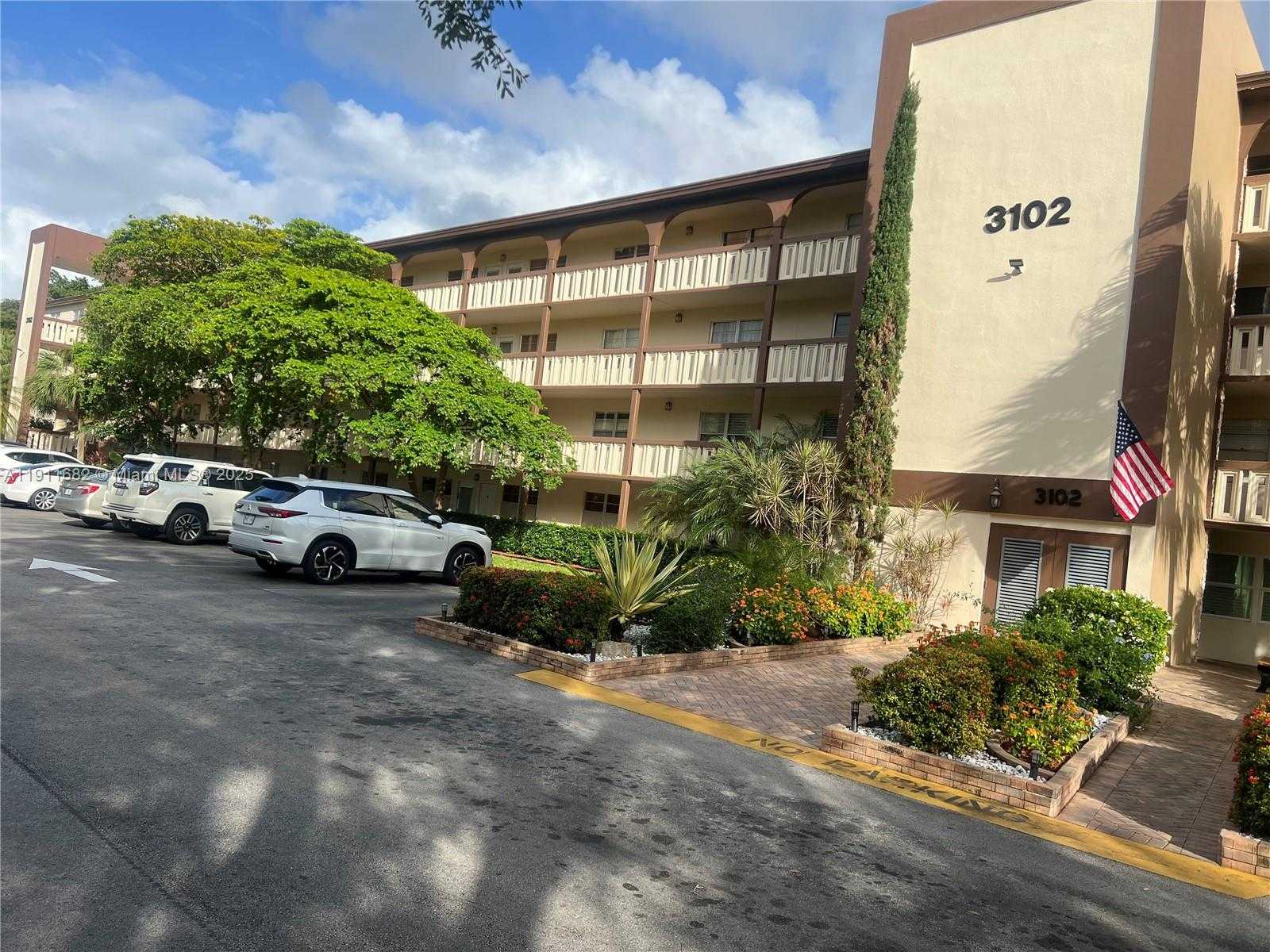 Small Image of 3102 PORTOFINO PT #M2, Coconut Creek Number 4