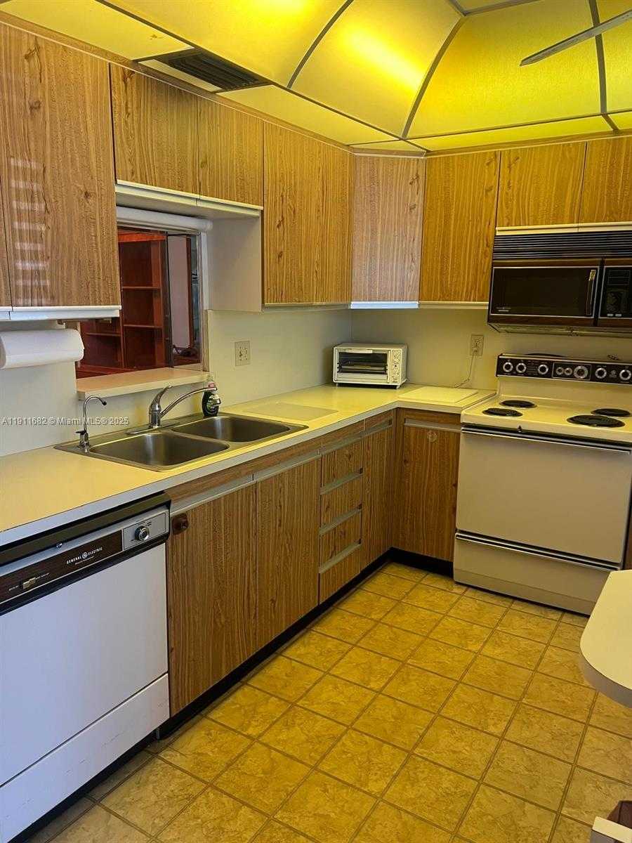 Small Image of 3102 PORTOFINO PT #M2, Coconut Creek Number 7