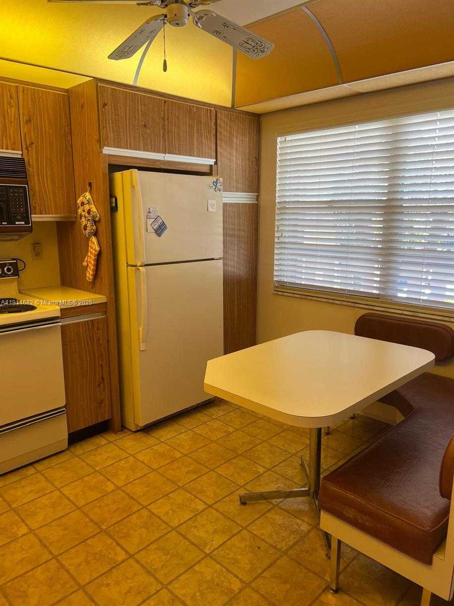 Small Image of 3102 PORTOFINO PT #M2, Coconut Creek Number 8