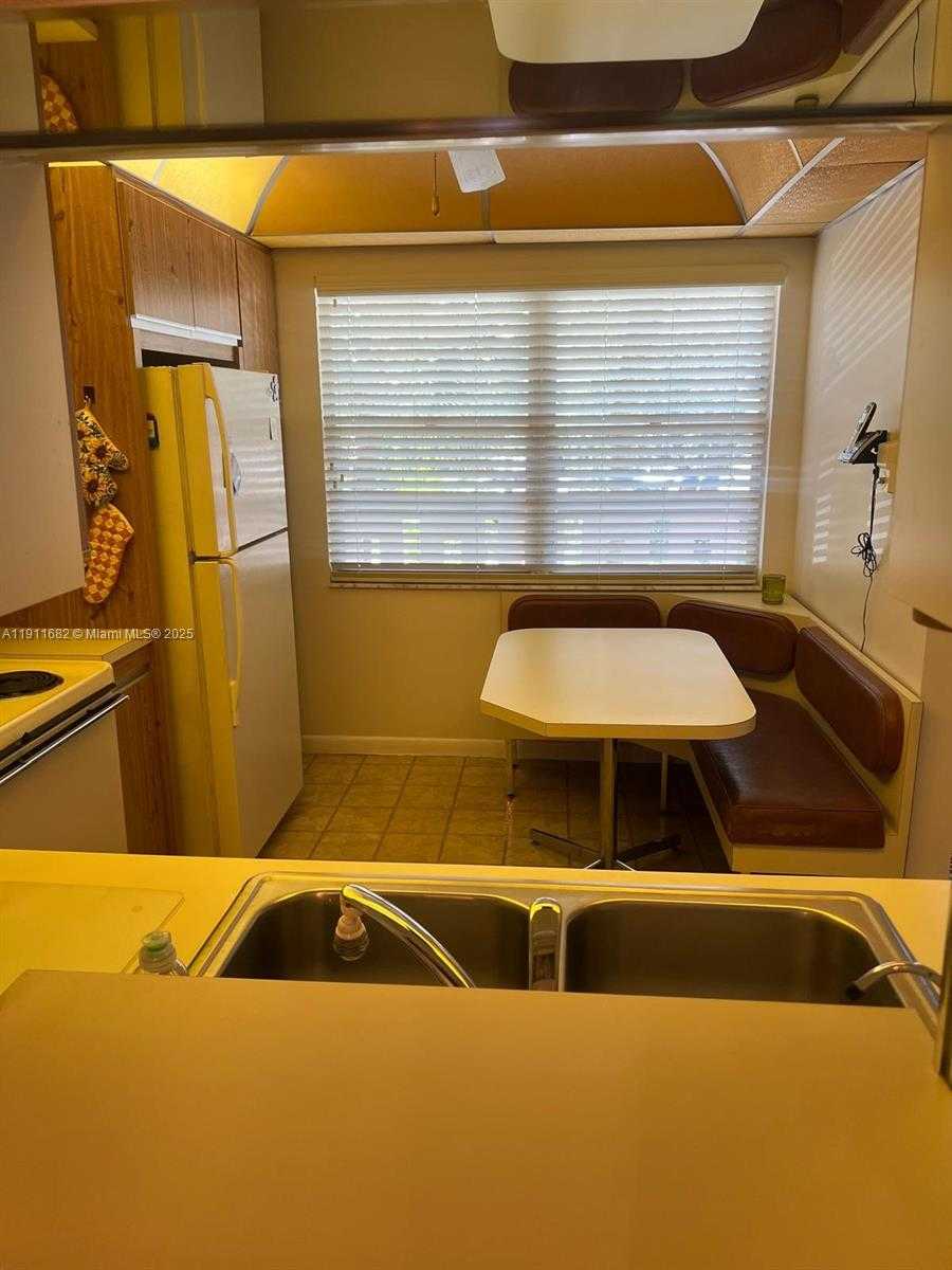 Small Image of 3102 PORTOFINO PT #M2, Coconut Creek Number 9