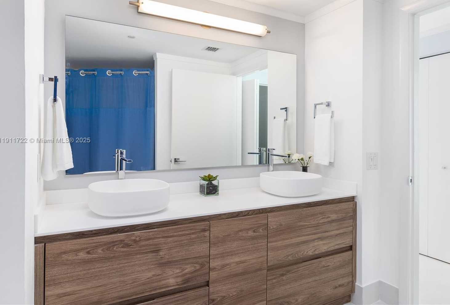 Small Image of 2475 BRICKELL AVE #1907, Miami Number 12