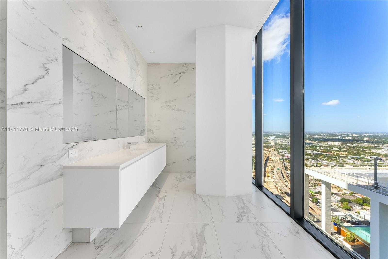 Imagen de Pequeño Objeto