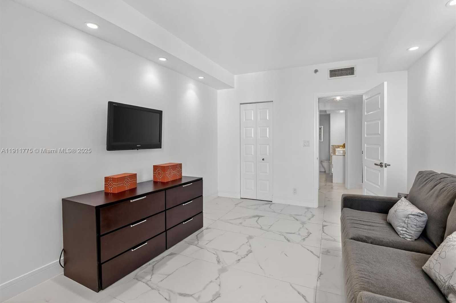 Small Image of 20281 EAST COUNTRY CLUB DR #1704, Aventura Number 40