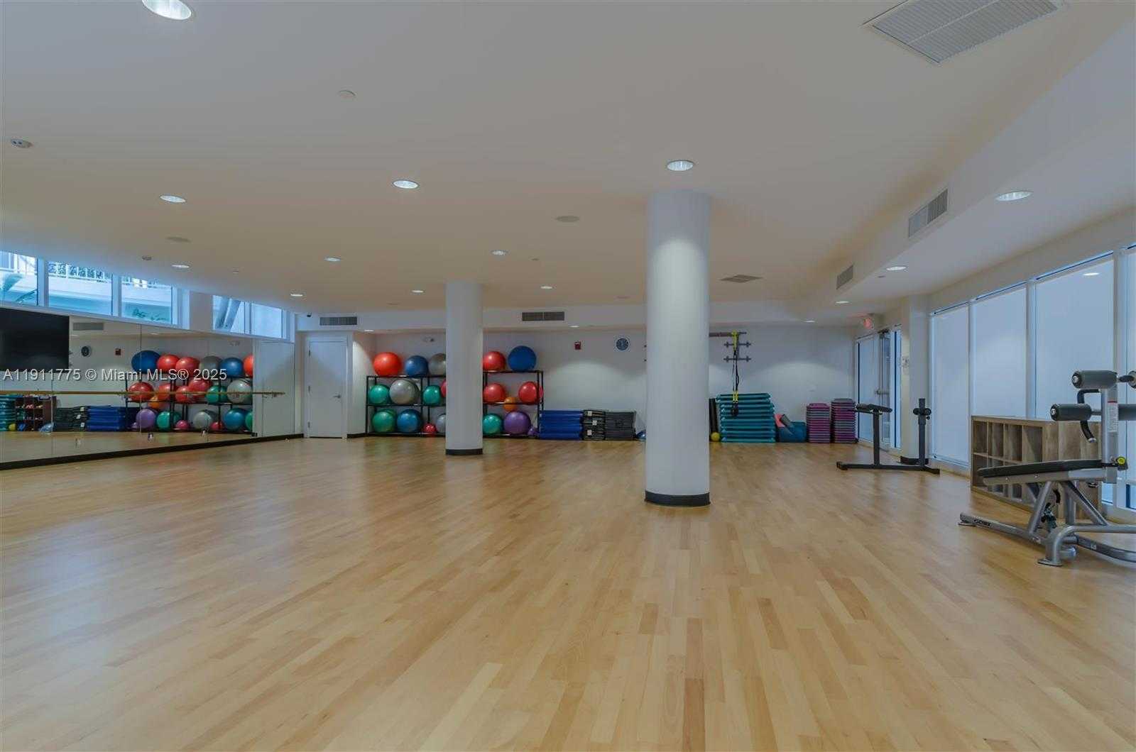 Small Image of 20281 EAST COUNTRY CLUB DR #1704, Aventura Number 60