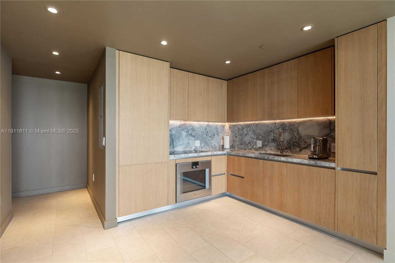 Small Image of 500 ALTON RD #802, Miami Beach Number 14