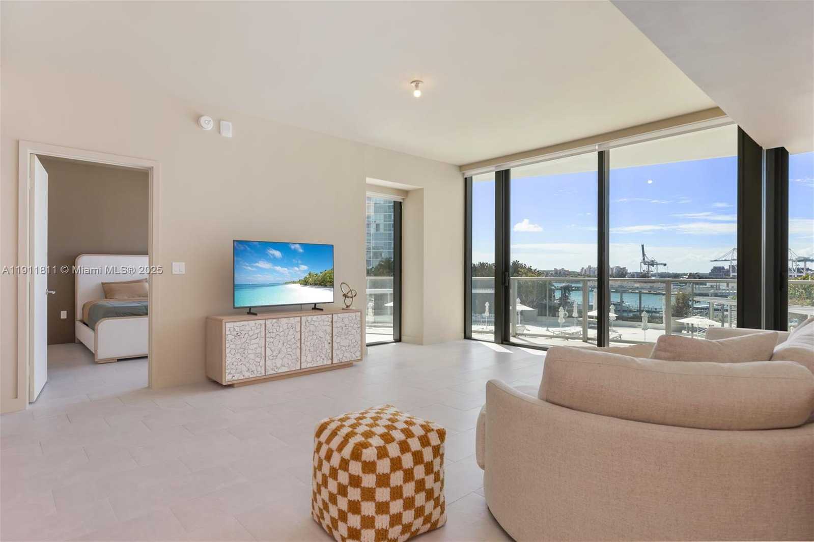 Small Image of 500 ALTON RD #802, Miami Beach Number 4