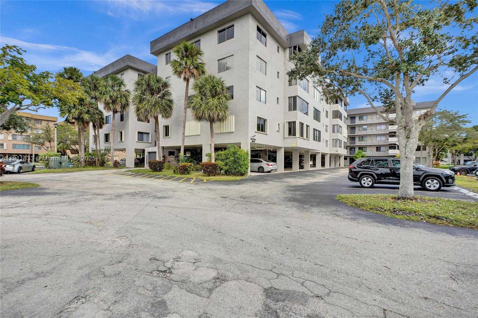 Small Image of 8010 HAMPTON BLVD #211, North Lauderdale Number 2