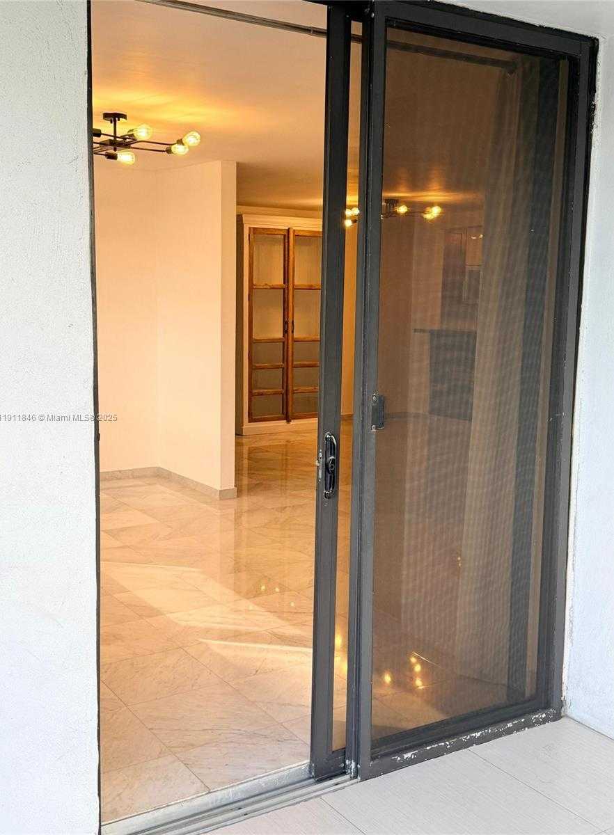 Small Image of 5845 COLLINS AVE #201, Miami Beach Number 10