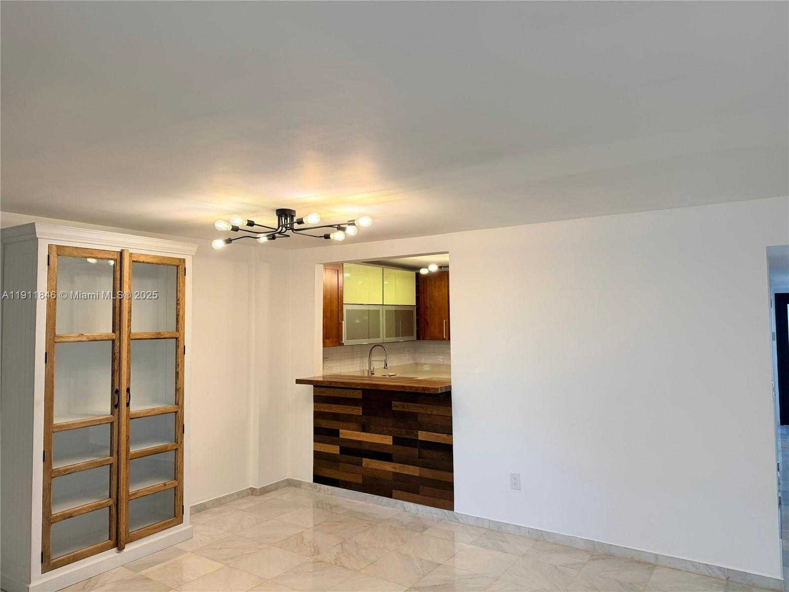Small Image of 5845 COLLINS AVE #201, Miami Beach Number 12