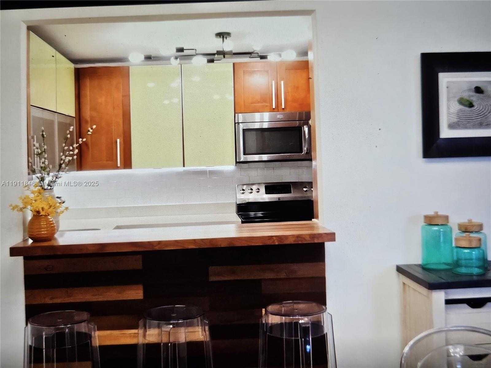 Small Image of 5845 COLLINS AVE #201, Miami Beach Number 13