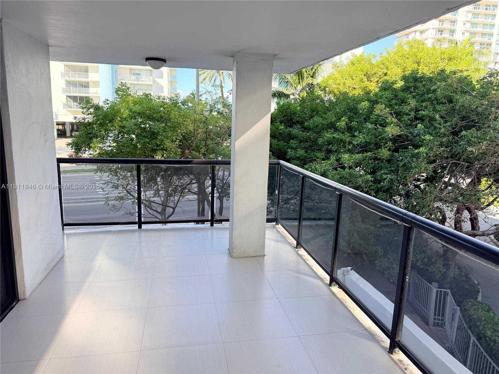Small Image of 5845 COLLINS AVE #201, Miami Beach Number 15