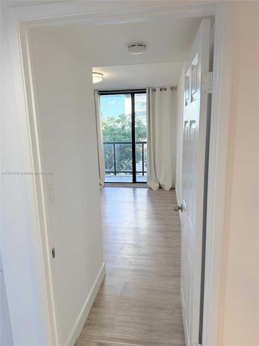Small Image of 5845 COLLINS AVE #201, Miami Beach Number 19