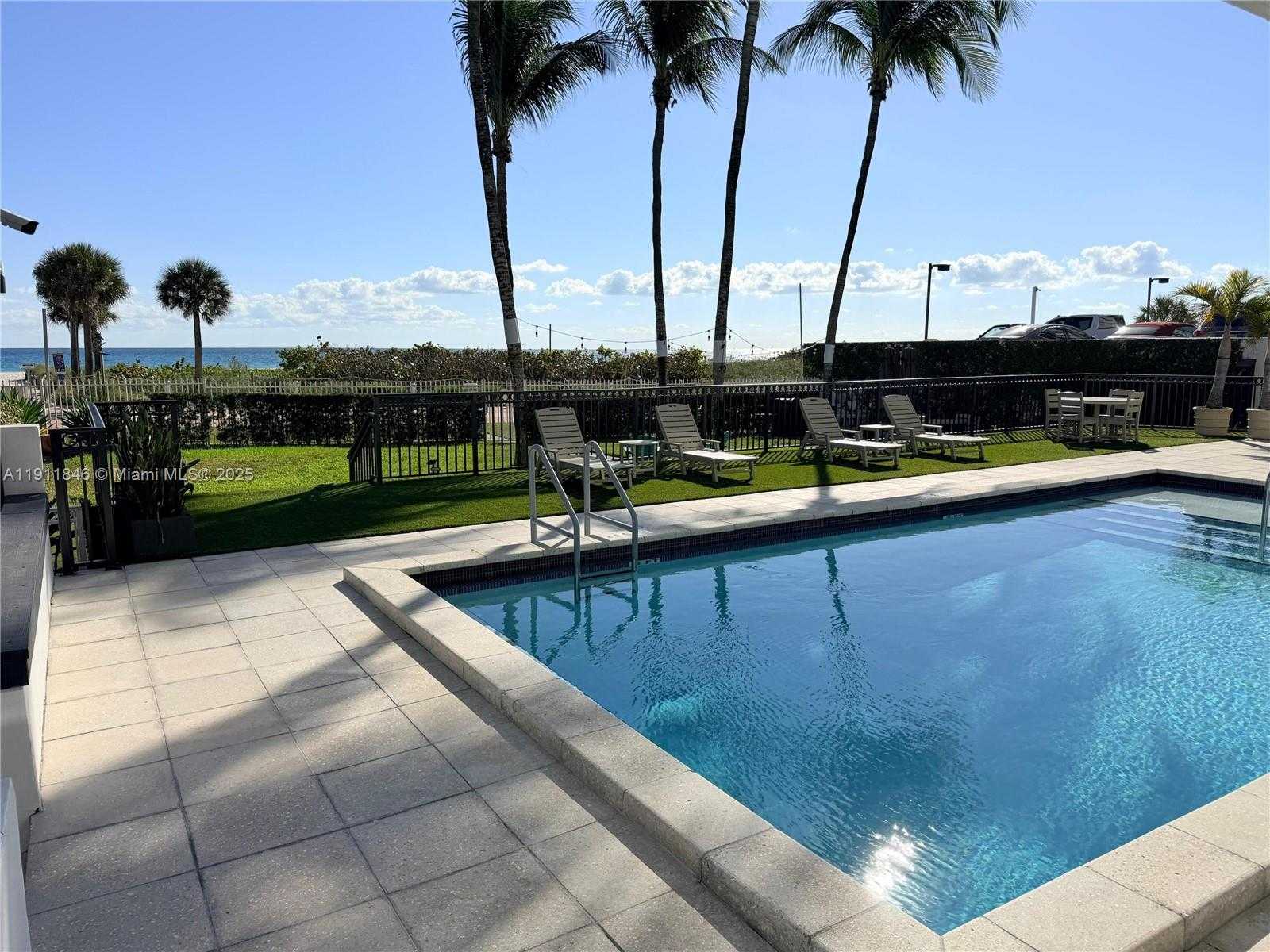 Small Image of 5845 COLLINS AVE #201, Miami Beach Number 2