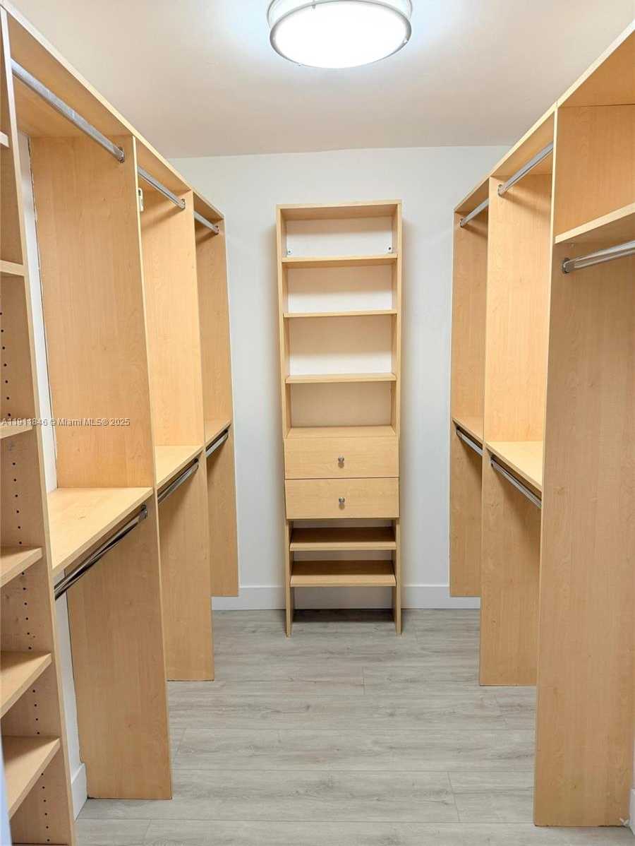 Small Image of 5845 COLLINS AVE #201, Miami Beach Number 23