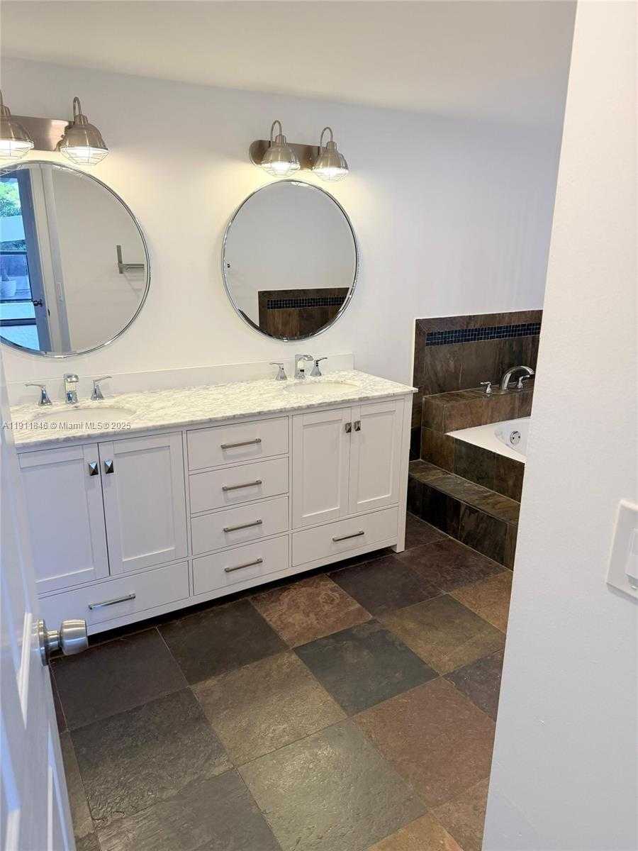 Small Image of 5845 COLLINS AVE #201, Miami Beach Number 24