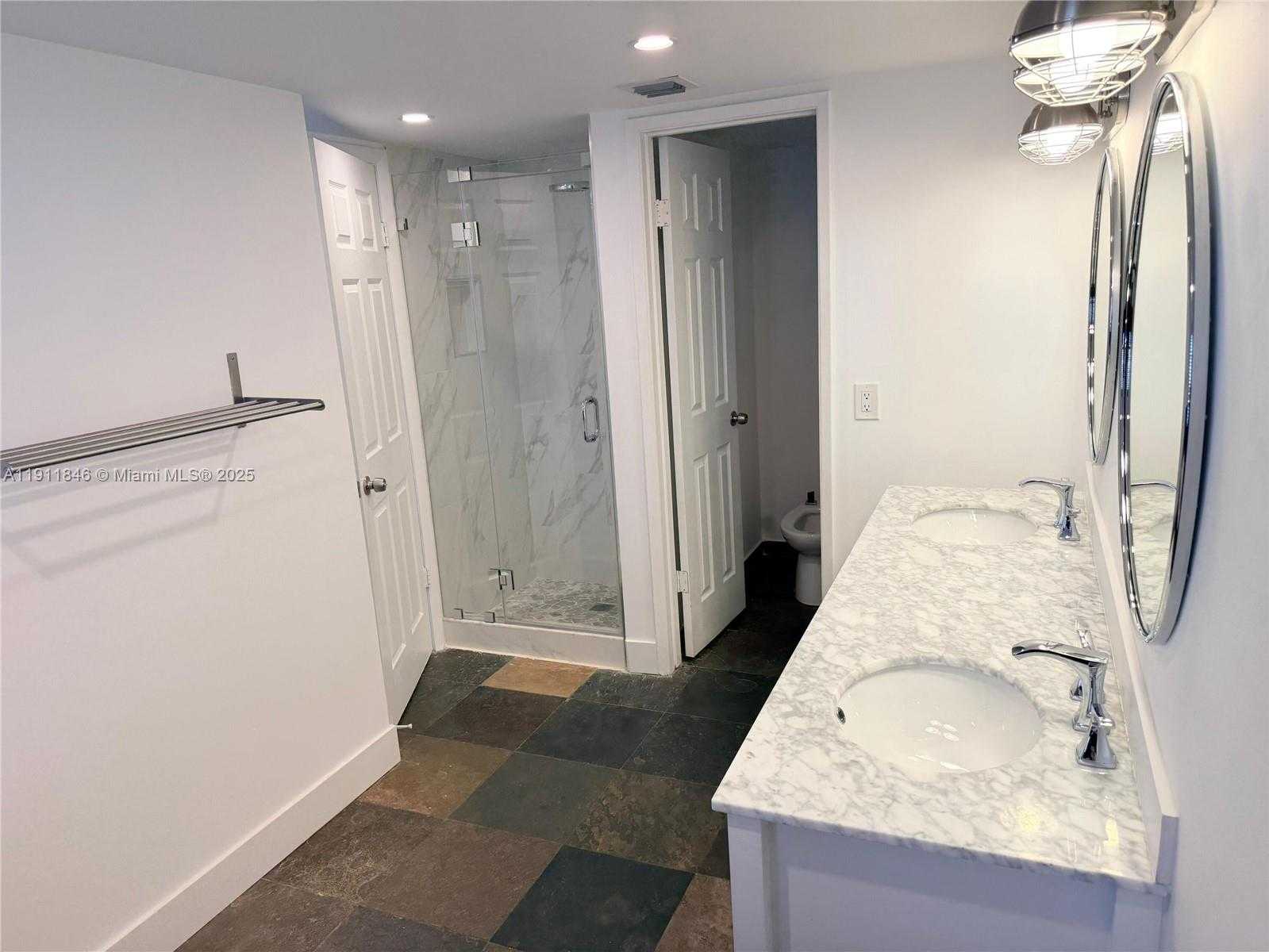 Small Image of 5845 COLLINS AVE #201, Miami Beach Number 26