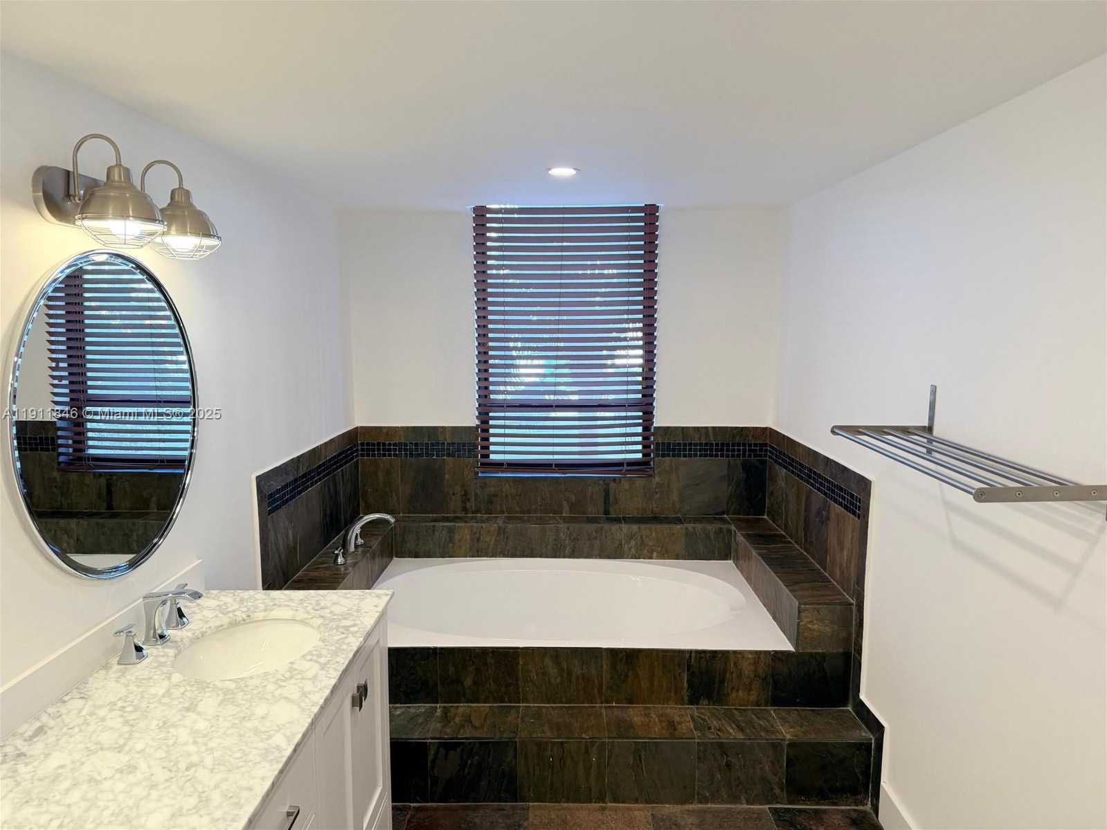 Small Image of 5845 COLLINS AVE #201, Miami Beach Number 27