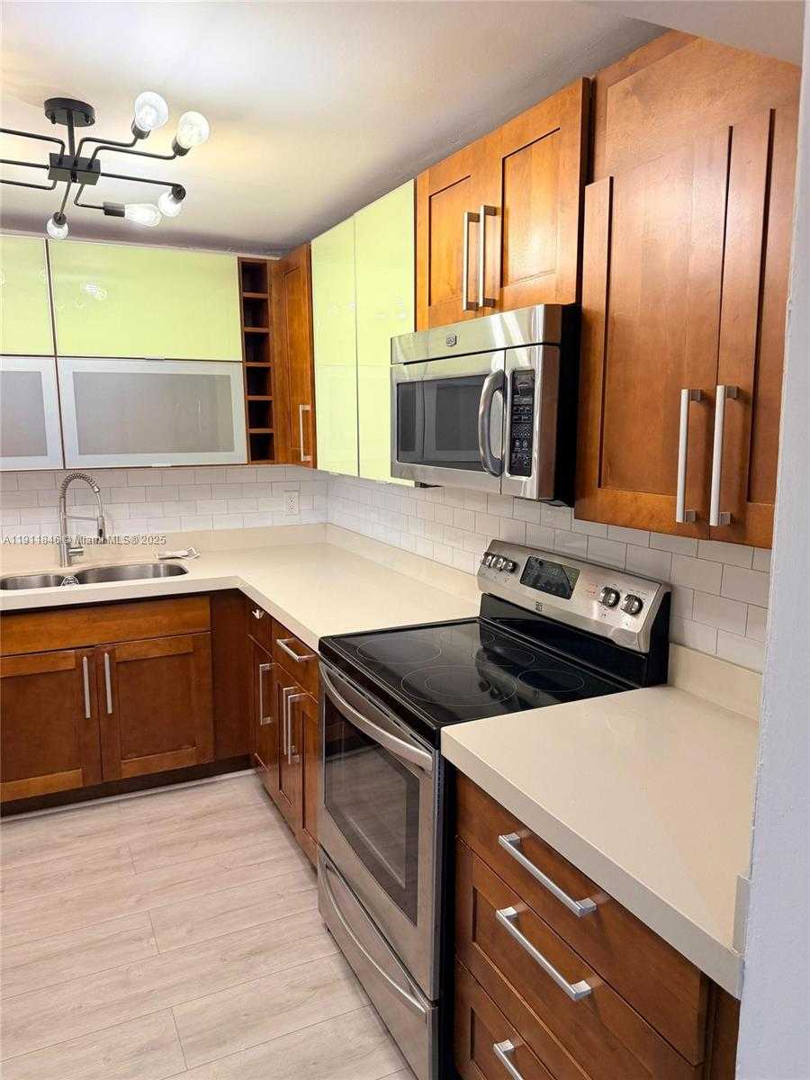 Small Image of 5845 COLLINS AVE #201, Miami Beach Number 28