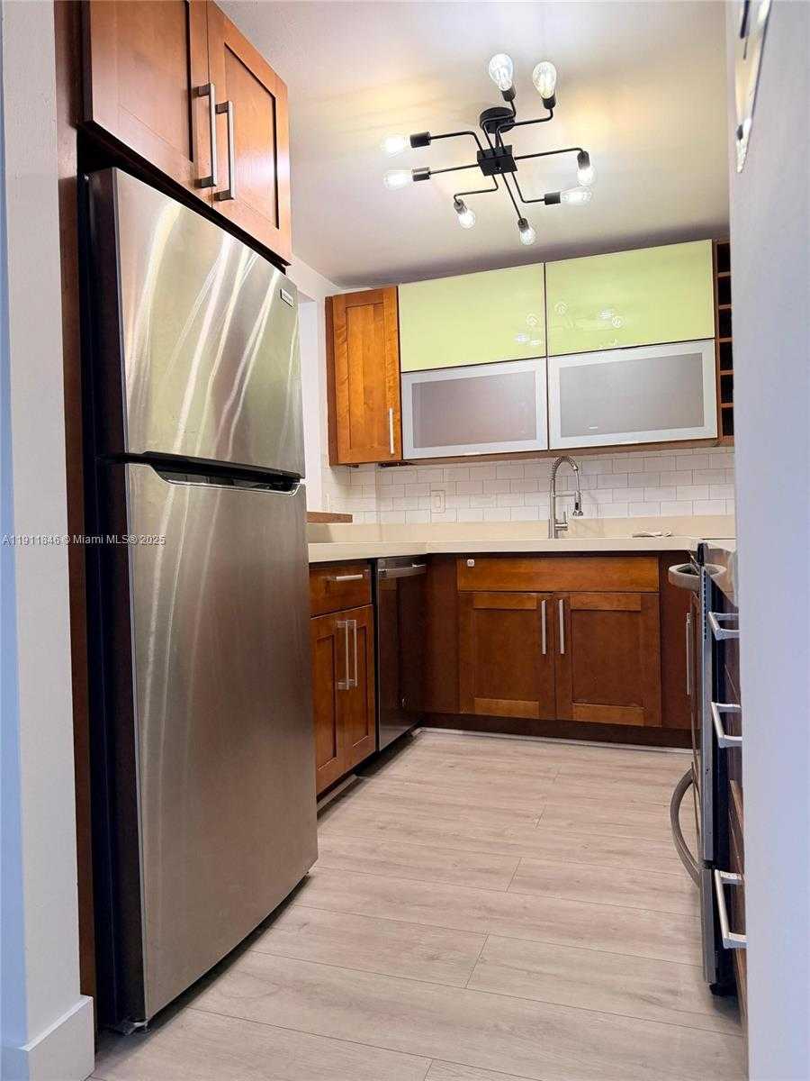 Small Image of 5845 COLLINS AVE #201, Miami Beach Number 29