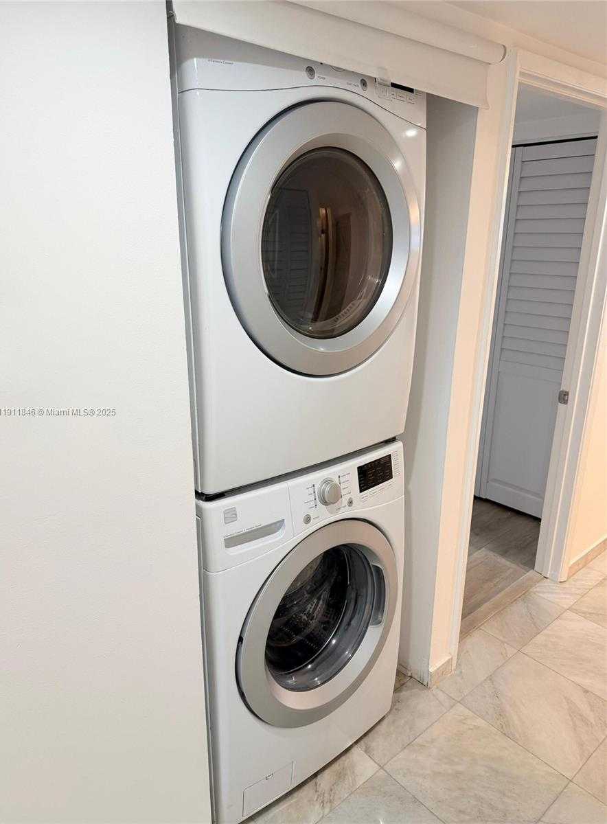 Small Image of 5845 COLLINS AVE #201, Miami Beach Number 30