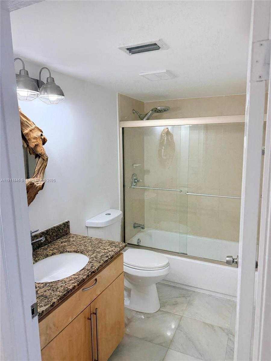 Small Image of 5845 COLLINS AVE #201, Miami Beach Number 31