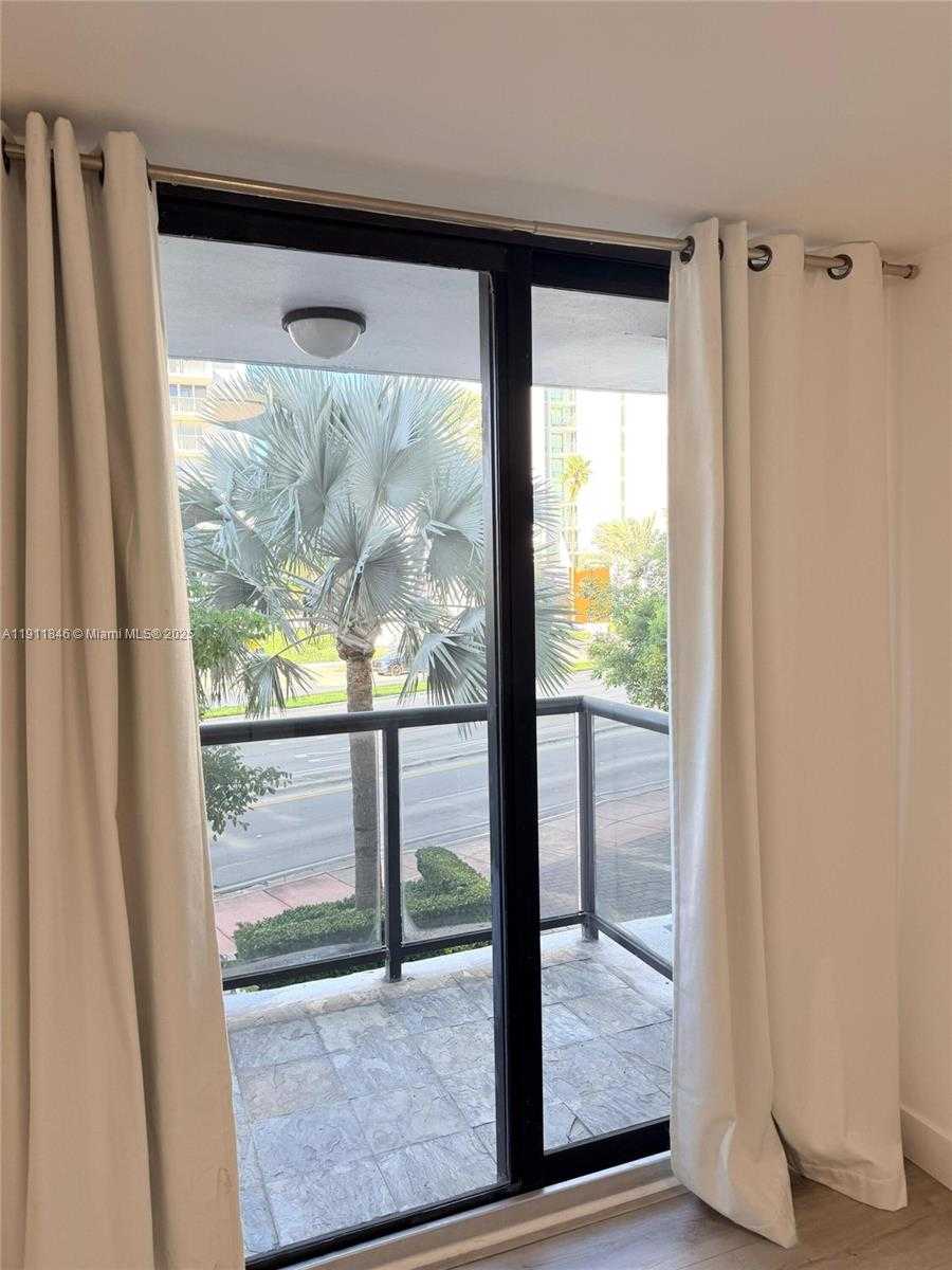 Small Image of 5845 COLLINS AVE #201, Miami Beach Number 33