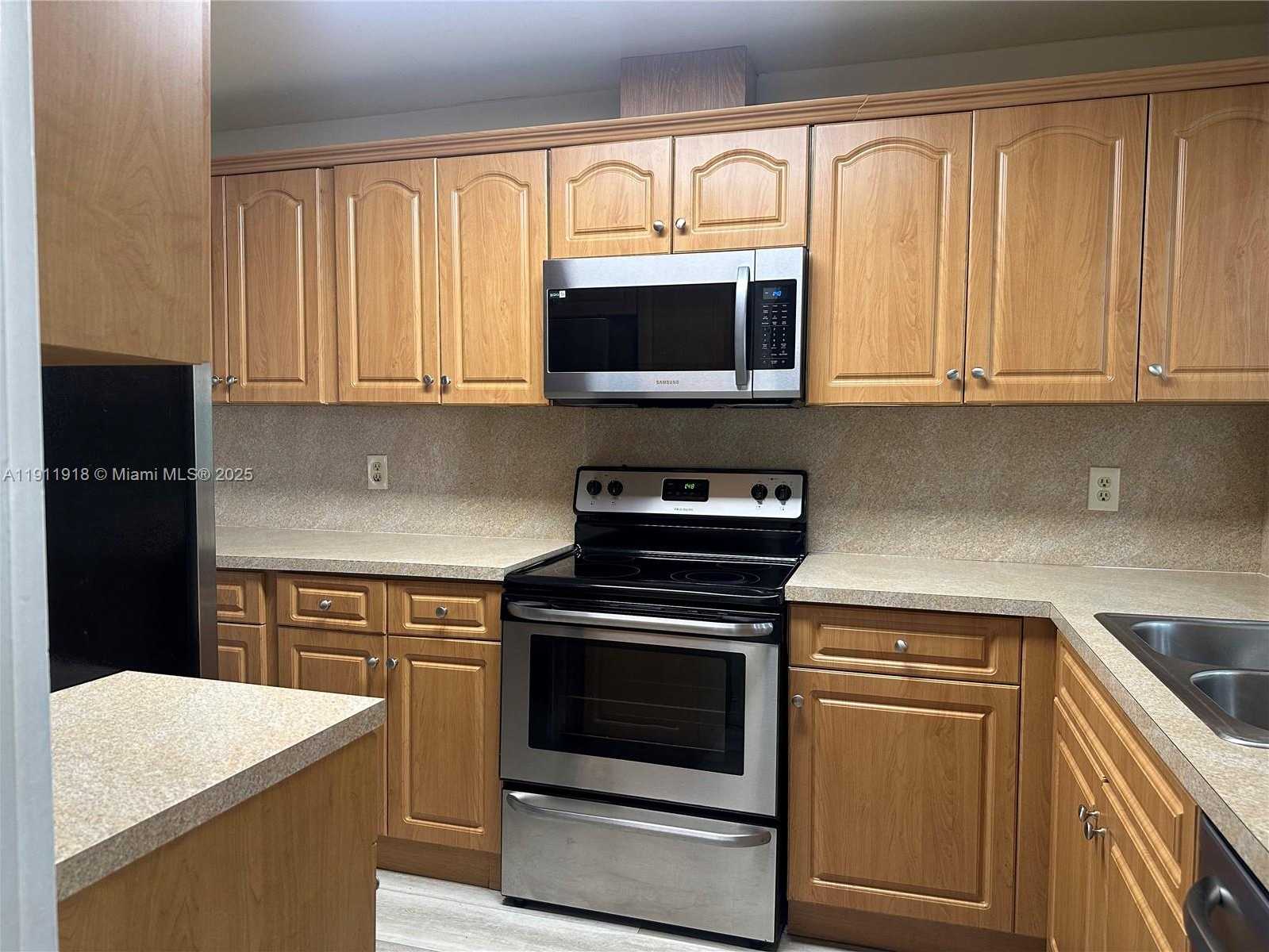 Small Image of 11354 SOUTH WEST 87TH TER #11354, Miami Number 18