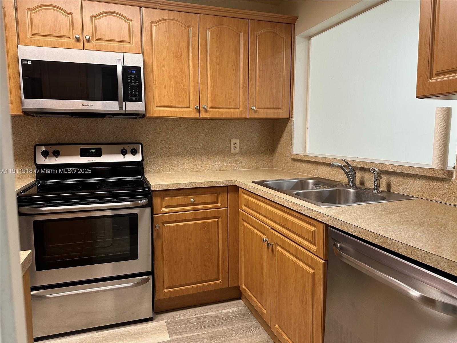 Small Image of 11354 SOUTH WEST 87TH TER #11354, Miami Number 19