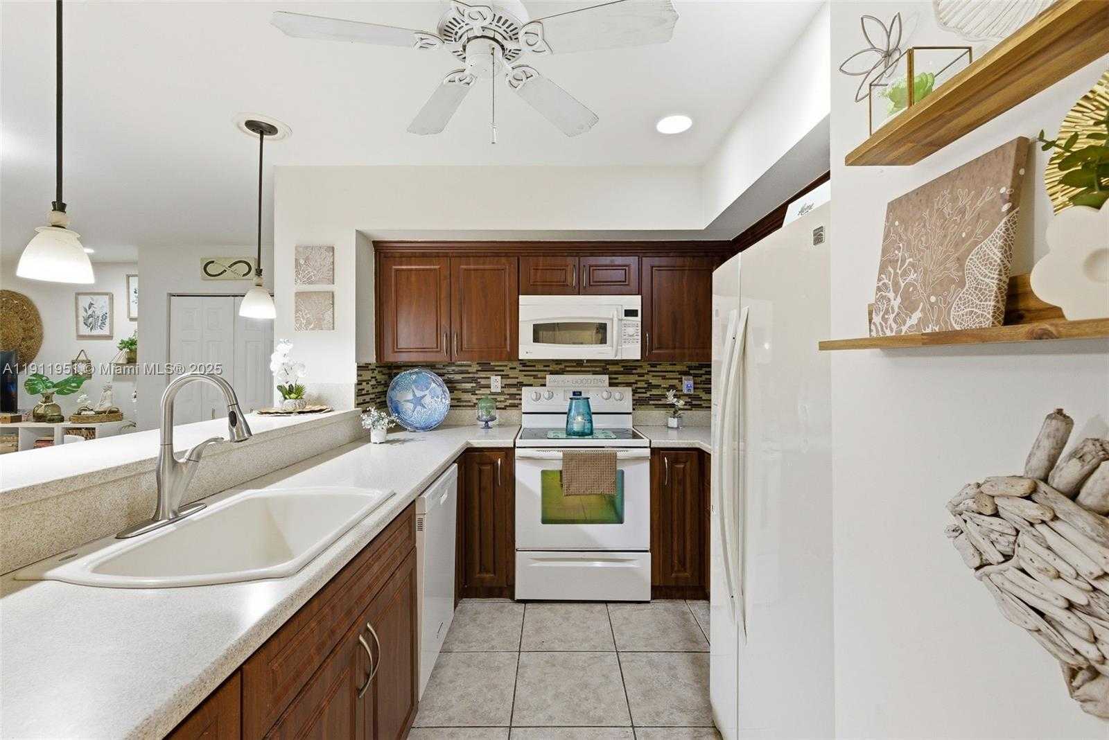 Small Image of 6358 MILK WAGON LN #6358, Miami Lakes Number 16