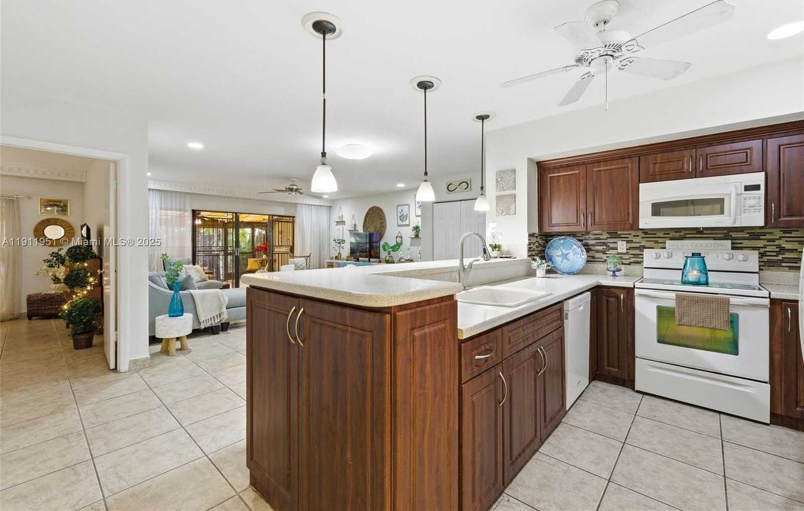 Small Image of 6358 MILK WAGON LN #6358, Miami Lakes Number 17