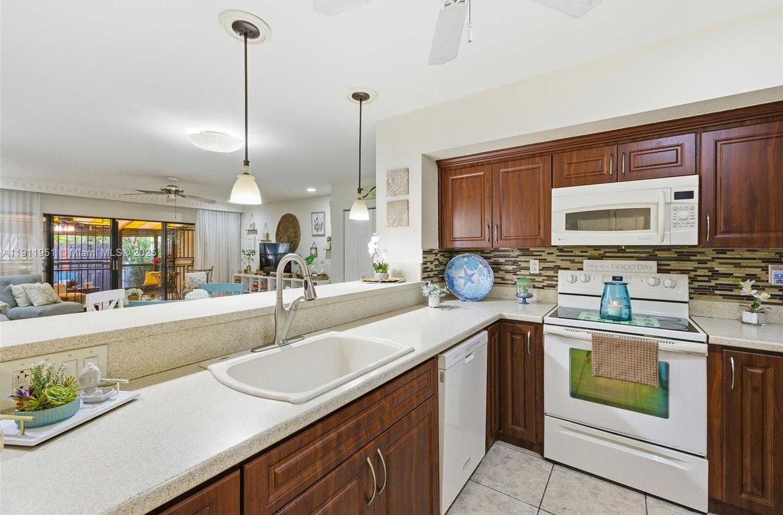 Small Image of 6358 MILK WAGON LN #6358, Miami Lakes Number 18