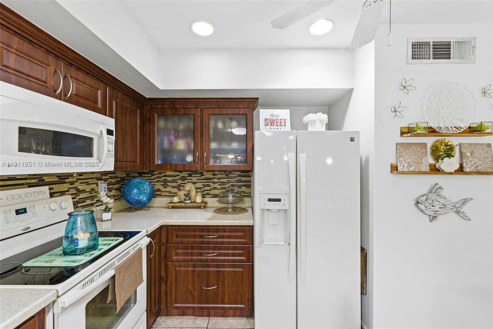 Small Image of 6358 MILK WAGON LN #6358, Miami Lakes Number 19