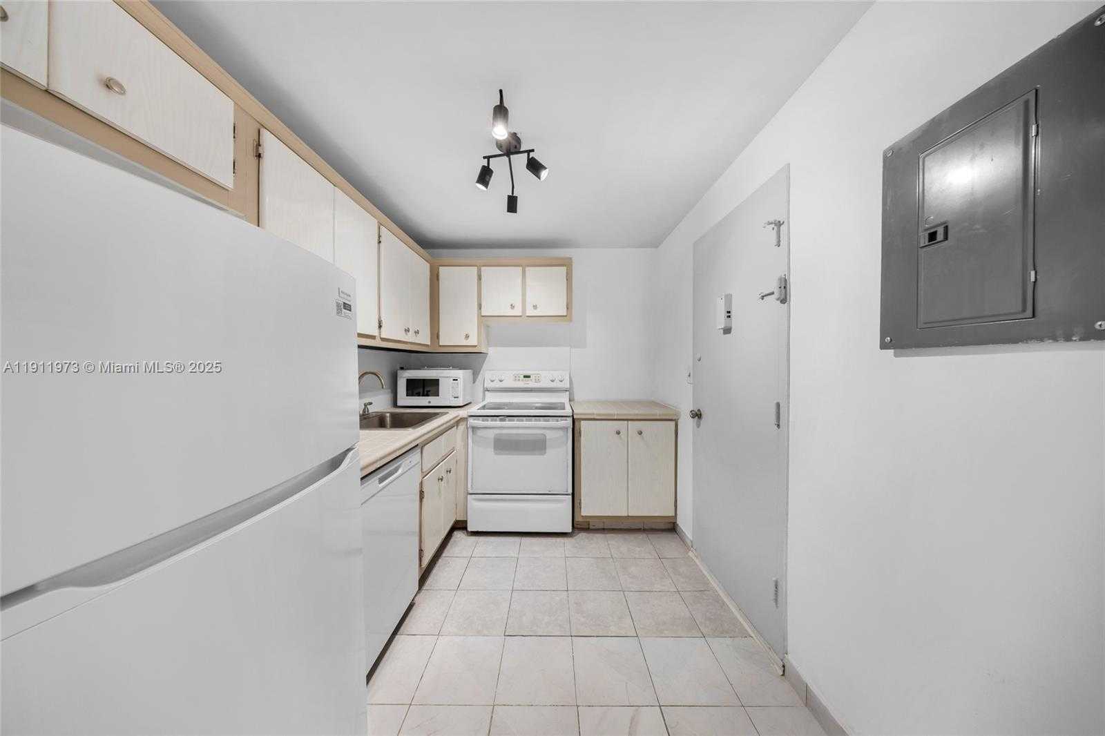 Small Image of 1865 79TH ST CSWY #14D, North Bay Village Number 22