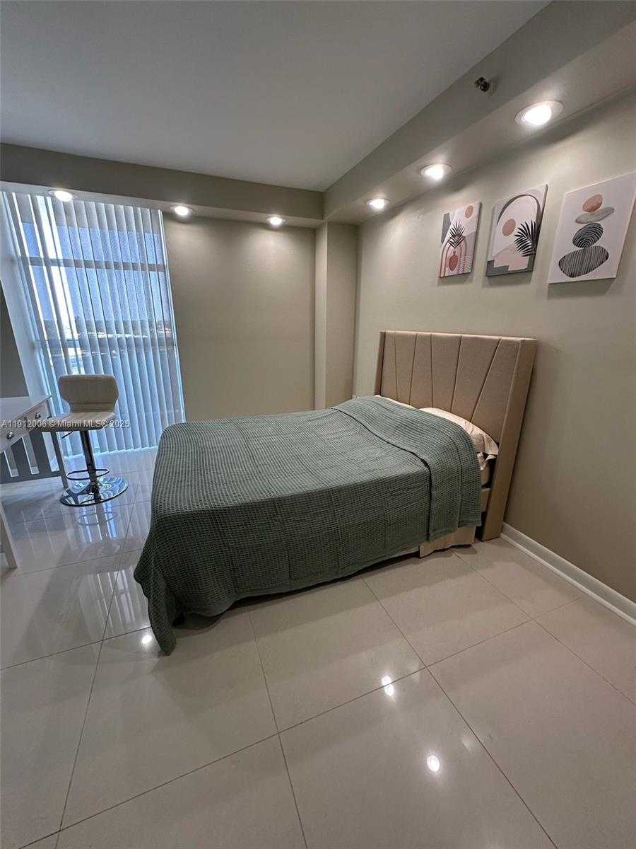 Small Image of 20515 EAST COUNTRY CLUB DR #747, Aventura Number 11