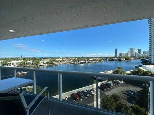 Small Image of 20515 EAST COUNTRY CLUB DR #747, Aventura Number 2