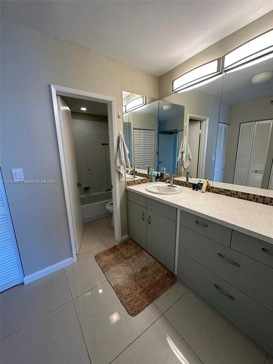 Small Image of 20515 EAST COUNTRY CLUB DR #747, Aventura Number 9