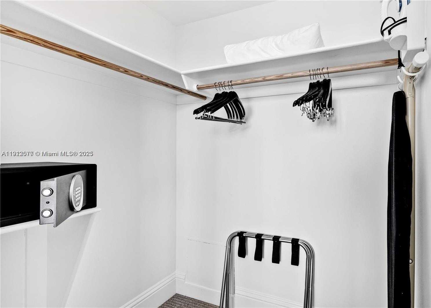 Small Image of 4401 COLLINS AVE #1604, Miami Beach Number 10