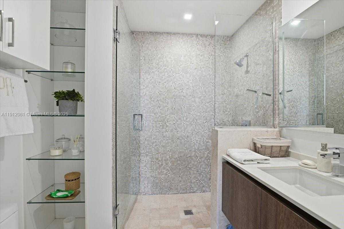 Small Image of 88 SOUTH WEST 7TH ST #1111, Miami Number 22