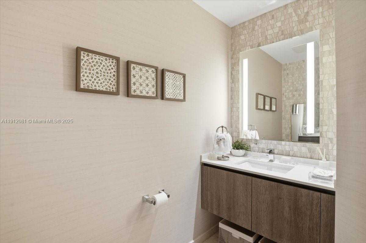 Small Image of 88 SOUTH WEST 7TH ST #1111, Miami Number 24