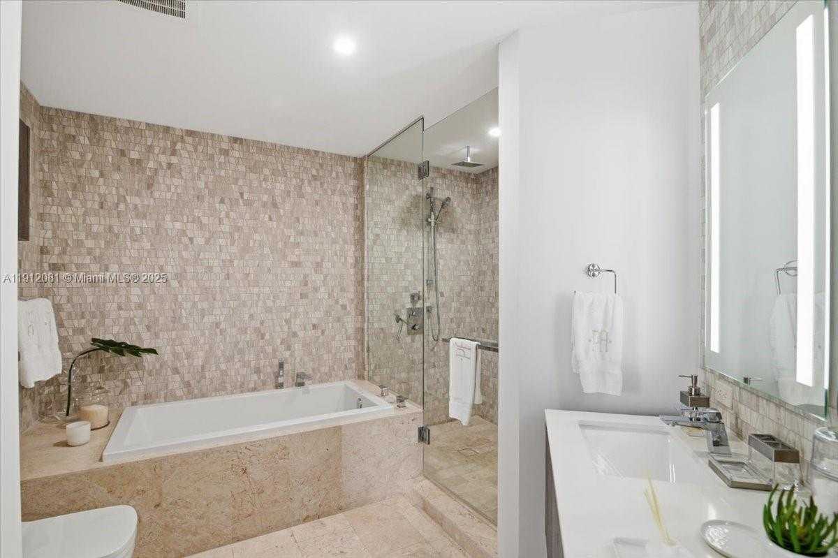 Small Image of 88 SOUTH WEST 7TH ST #1111, Miami Number 31